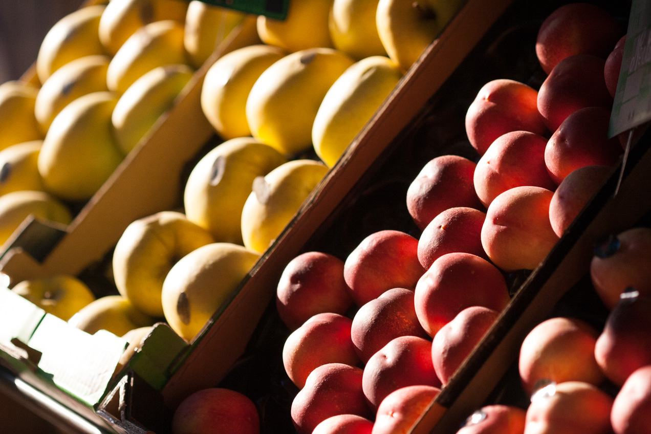 Fruta en las calles de París, France