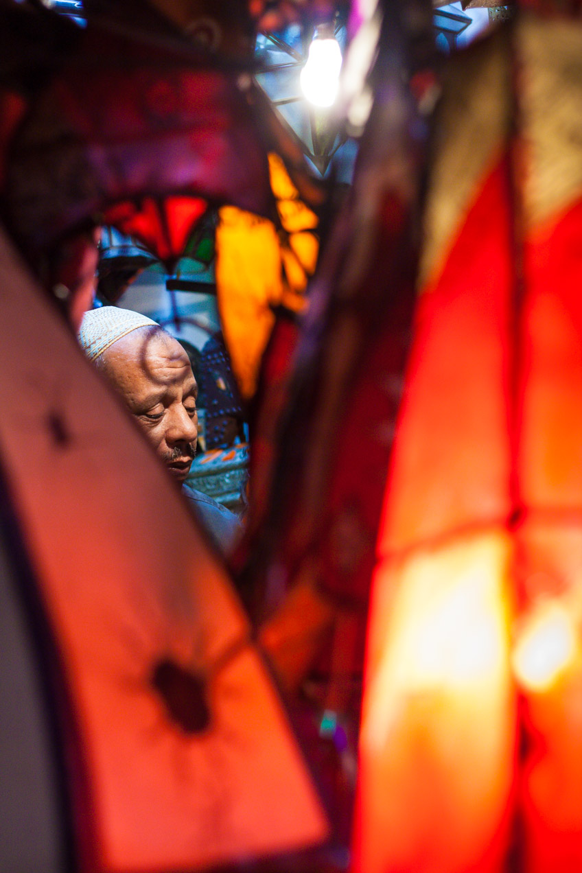 Artesano en Marrakech, Marruecos. © mateoht 1990-2013 - http://lafotodeldia.net