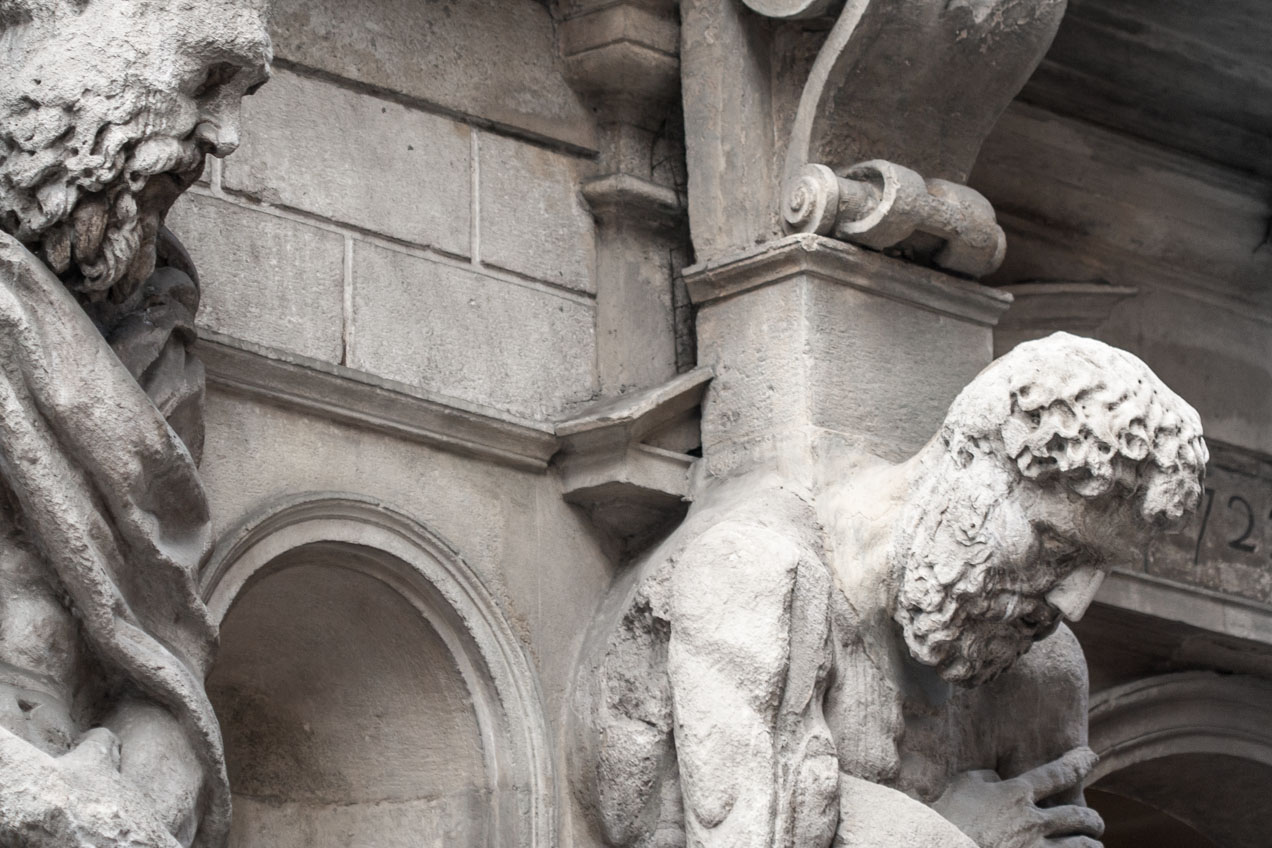 Estatuas en una fachada en Milán, Italia. © mateoht 1990-2013 - http://lafotodeldia.net