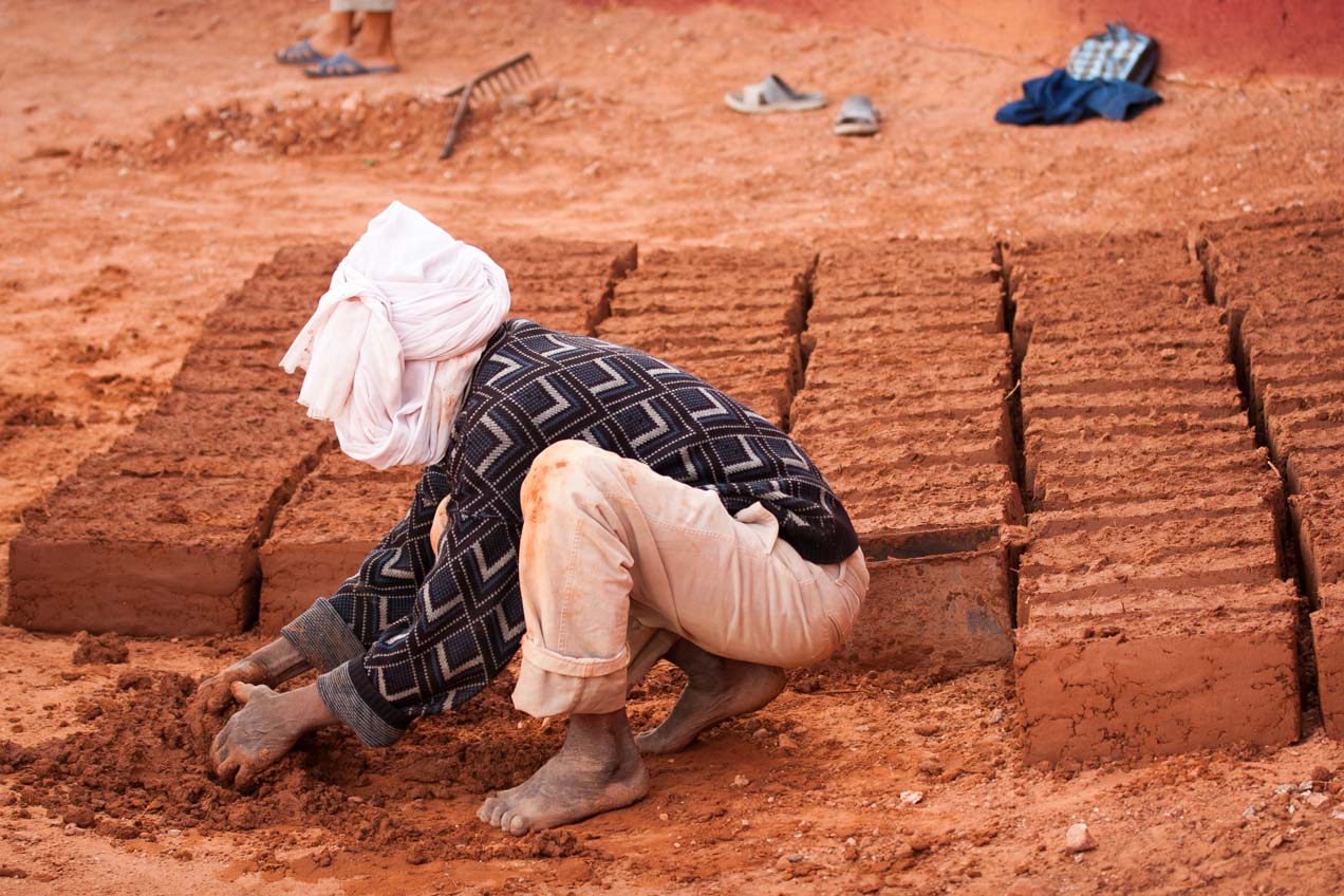 Trabajando en una Casbah en Argelia. © mateoht 1990-2013 - http://lafotodeldia.net