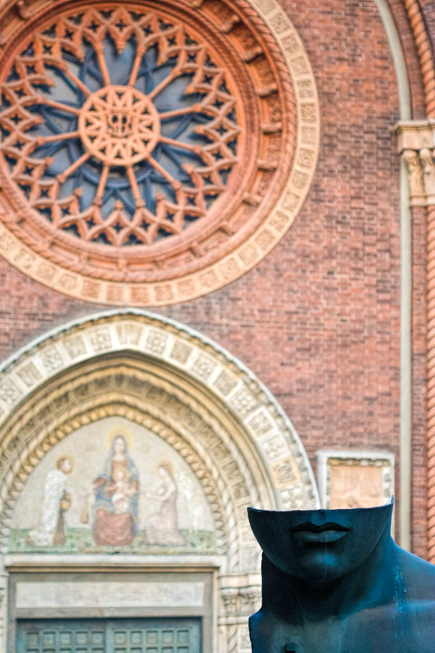Estatua en una plaza de Milán. © mateoht 1990-2013 - http://lafotodeldia.net