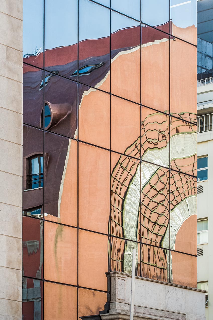 Reflejo en el cristal de un edificio en Lisboa. © mateoht 1990-2013 - http://lafotodeldia.net