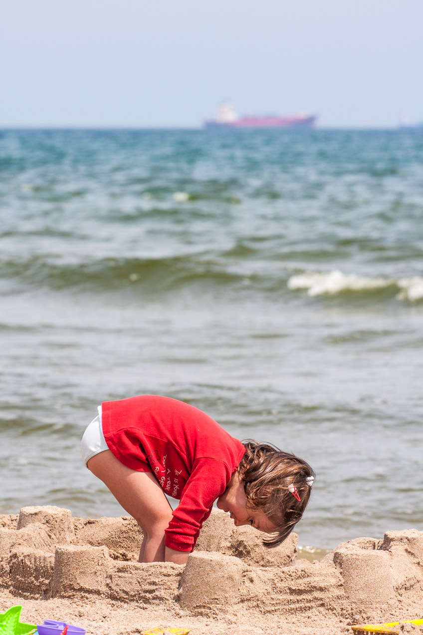 Niño en la playa en Denia, Alicante. © mateoht 1990-2013 - http://lafotodeldia.net