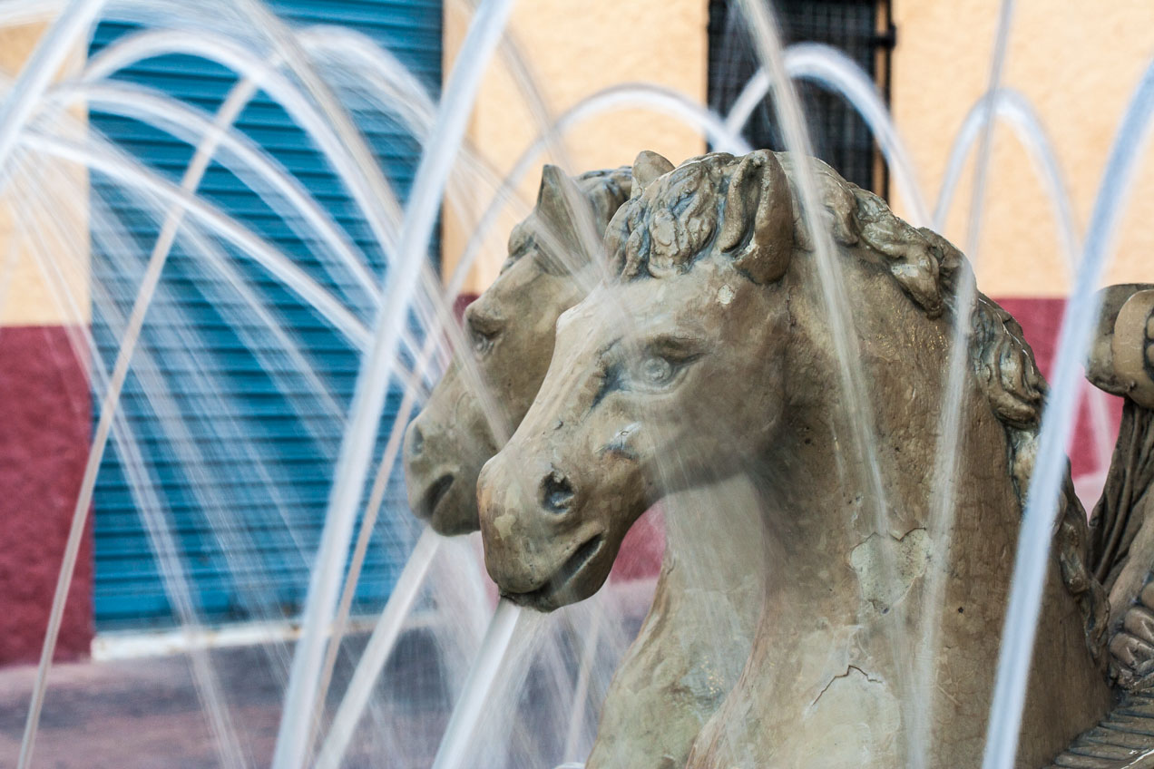 Fuente en Cofrentes, Valencia. © mateoht 1990-2013 - http://lafotodeldia.net