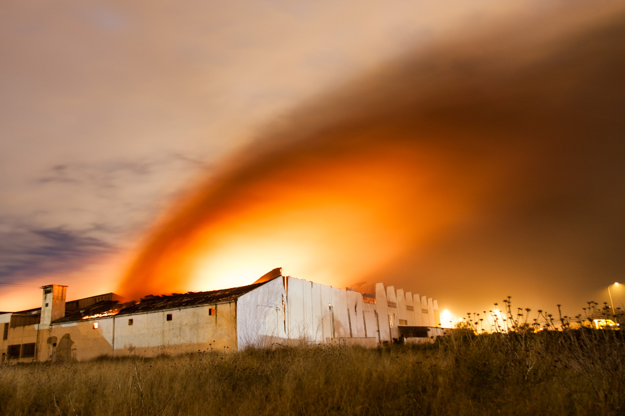 Incendio en la Cooperativa Agrícola San José, Alcàsser. © mateoht 1990-2013 - http://lafotodeldia.net