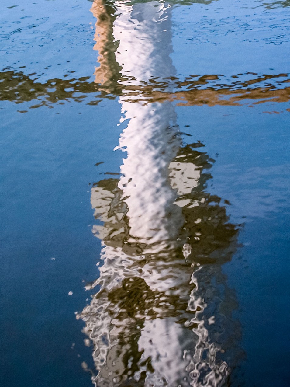 Reflejos en el agua del puerto de Catarroja, Valencia. © mateoht 1990-2013 - http://lafotodeldia.net