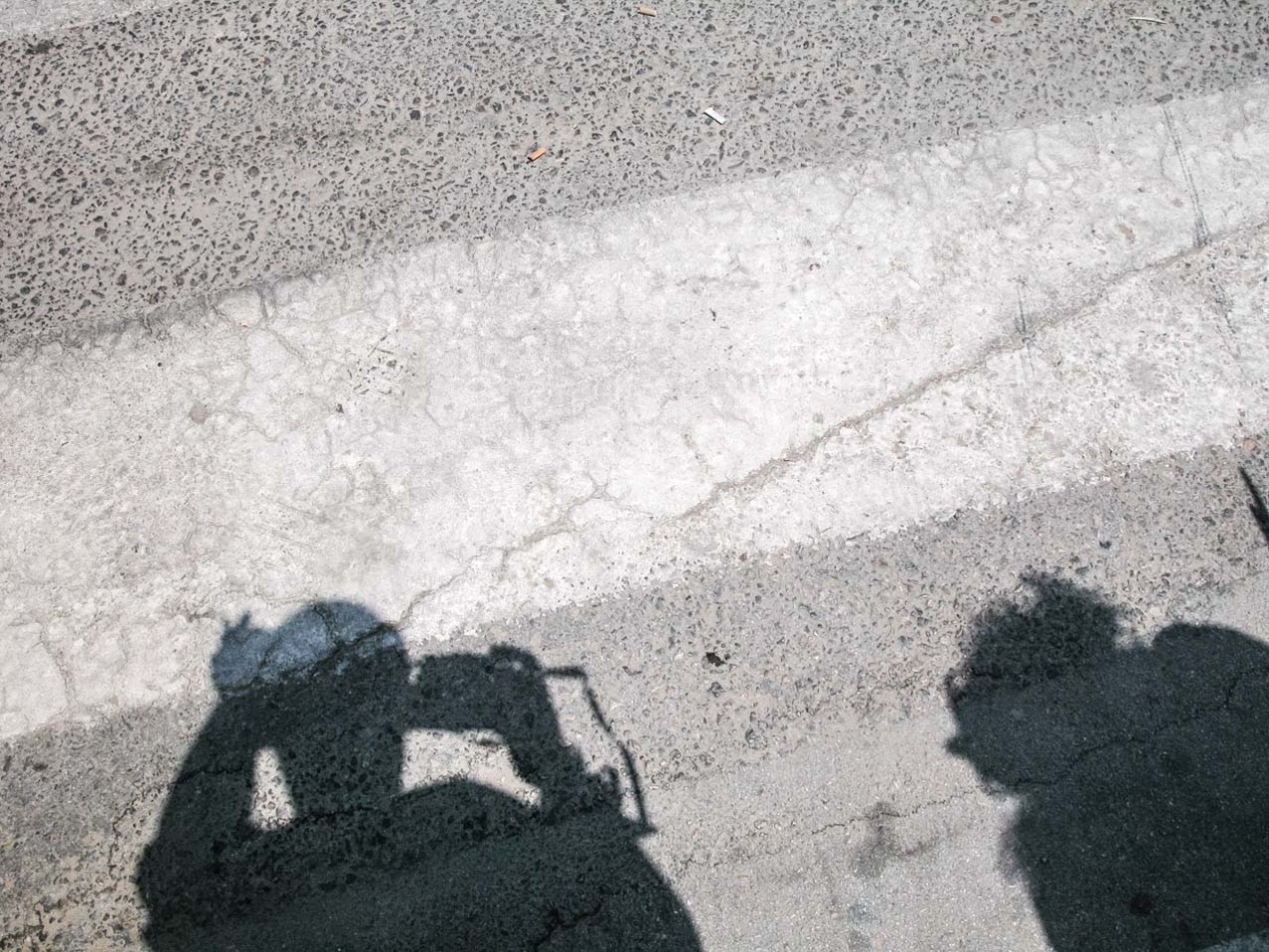 Sombras en el asfalto, Valencia. © mateoht 1990-2013 - http://lafotodeldia.net