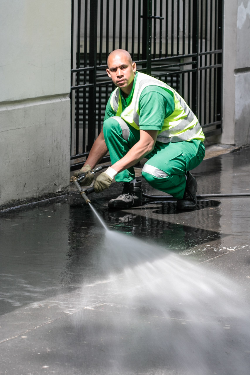 Limpiando las calles, París. © mateoht 1990-2013 - http://lafotodeldia.net