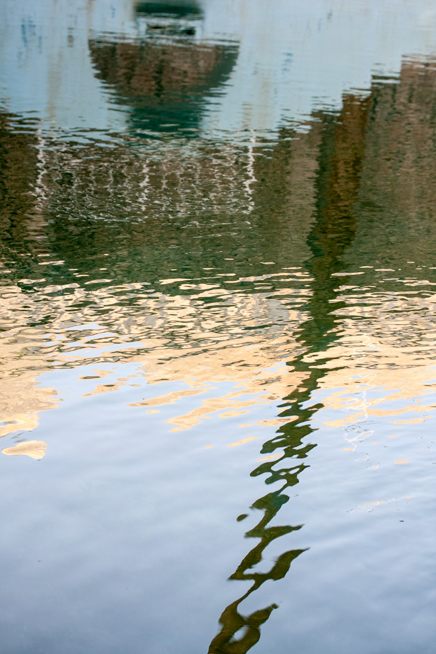 Reflejo en una piscina, Ghardaia, Argelia. © mateoht 1990-2014 - http://lafotodeldia.net