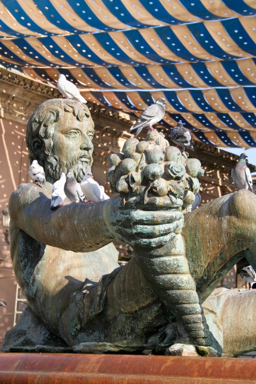 Estátua en la Plaza de la Virgen, Valencia © mateoht 1990-2014 - http://lafotodeldia.net